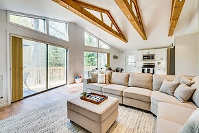 Deck & Community Perks: Bright Pocono Lake Home!