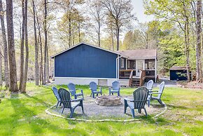 Deck & Community Perks: Bright Pocono Lake Home!