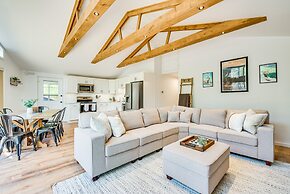 Deck & Community Perks: Bright Pocono Lake Home!