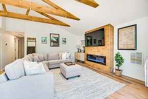 Deck & Community Perks: Bright Pocono Lake Home!