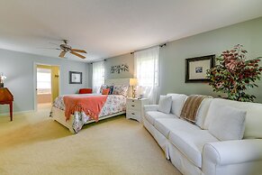 Bright Franklin Villa: Fireplace, Golf Course View