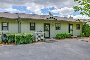 Bright Franklin Villa: Fireplace, Golf Course View