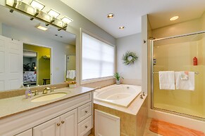 Bright Franklin Villa: Fireplace, Golf Course View