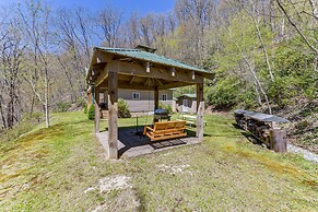 Hillside Cabin + Grill - Near Smoky Mountains