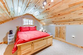 Hillside Cabin + Grill - Near Smoky Mountains