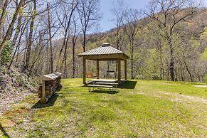 Hillside Cabin + Grill - Near Smoky Mountains