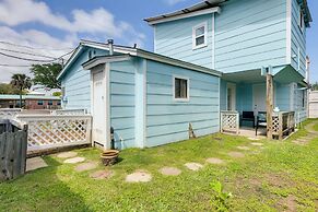 Walk to Aransas Bay: Beautiful Rockport Townhome