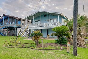 Walk to Aransas Bay: Beautiful Rockport Townhome