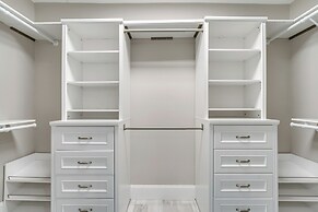 Riverfront St Clair Home - Walk to Downtown!