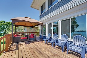 Riverfront St Clair Home - Walk to Downtown!