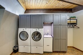 Wisconsin Vacation Rental: 1 Mi to Road America!