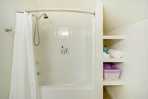 Deck + Scenic Views: Beech Mountain Cabin