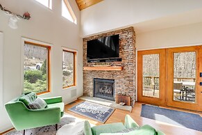 Deck + Scenic Views: Beech Mountain Cabin