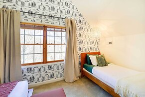 Deck + Scenic Views: Beech Mountain Cabin