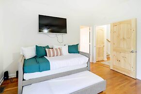 Deck + Scenic Views: Beech Mountain Cabin