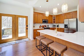 Deck + Scenic Views: Beech Mountain Cabin