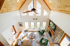 Deck + Scenic Views: Beech Mountain Cabin