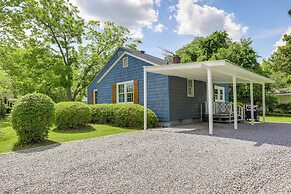 Charming New Bern Cottage w/ Grill & Fire Pit!