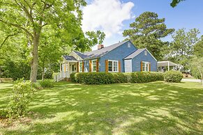 Charming New Bern Cottage w/ Grill & Fire Pit!