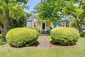 Charming New Bern Cottage w/ Grill & Fire Pit!
