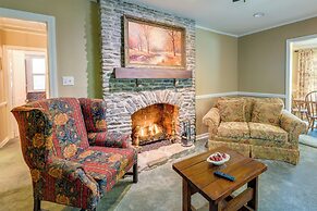 Charming New Bern Cottage w/ Grill & Fire Pit!