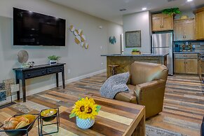 Raymondville Apartment w/ Patio: Near Lakes!