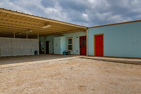 Raymondville Apartment w/ Patio: Near Lakes!