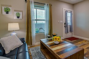 Raymondville Apartment w/ Patio: Near Lakes!