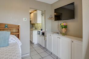 Tucson Studio w/ Private Backyard - Great Location