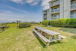 Carolina Beach Condo w/ Community Pool