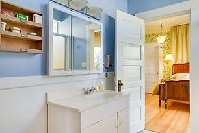 Vintage Home w/ Mtn Views: 12 Mi to Patagonia Lake