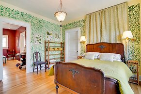 Vintage Home w/ Mtn Views: 12 Mi to Patagonia Lake