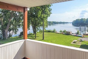 Canalfront Waterford Apartment on Hudson River