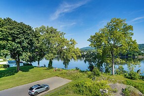 Canalfront Waterford Apartment on Hudson River