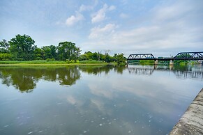 Canalfront Waterford Apartment on Hudson River