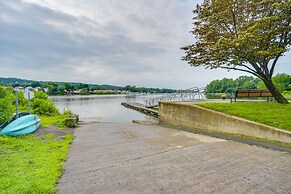 Canalfront Waterford Apartment on Hudson River