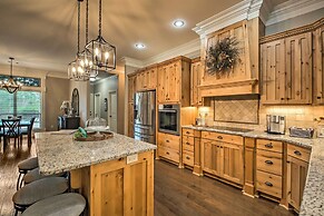Spacious Golf Course Getaway in Hot Springs!