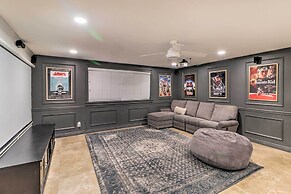 Pool, Hot Tub & Home Gym: Luxe Mesa Retreat