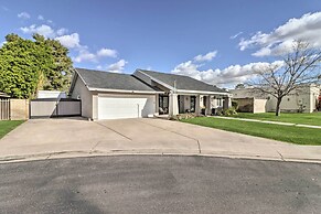 Pool, Hot Tub & Home Gym: Luxe Mesa Retreat