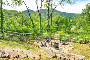 Waynesville House: Fire Pit + Mountain Views!