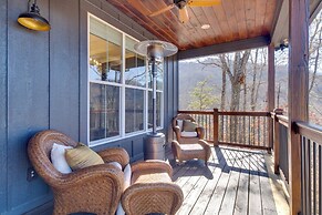 Waynesville House: Fire Pit + Mountain Views!