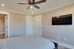 Waynesville House: Fire Pit + Mountain Views!