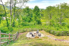 Waynesville House: Fire Pit + Mountain Views!