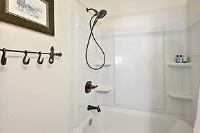 Peaceful Ranch Home w/ Sierra Nevada Views