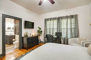 Updated Greenwood Cottage Apt < 1 Mi to Dtwn!