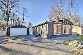Game Room + Lake Access: Serene Tobyhanna Retreat
