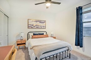 New-build Glendale Home w/ Hot Tub + Putting Green