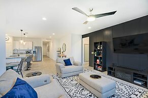 New-build Glendale Home w/ Hot Tub + Putting Green