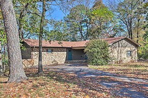 Family-friendly Hot Springs Hideaway w/ Yard!
