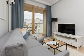 Apartment Kolejowa & Parking by Renters